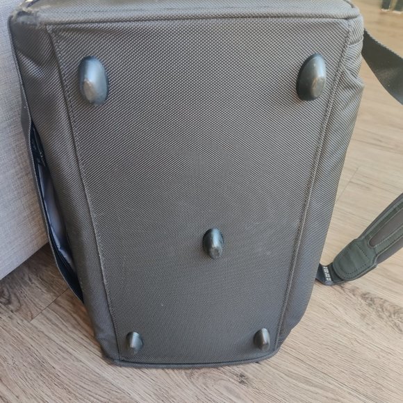 Tumi Doctors Tote - Picture 4 of 7